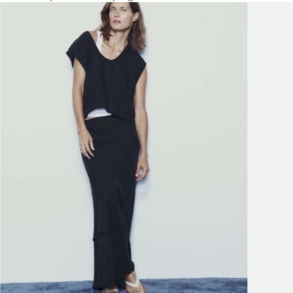 Zara Tops - NWT ZARA 100% Linen Top size S AND M
🚨price firm no discount